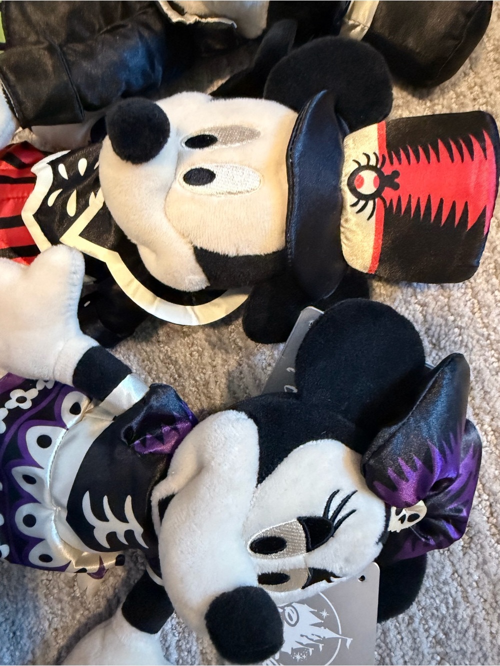 Official Disney Day of the Dead Halloween trio - Picture 6 of 6